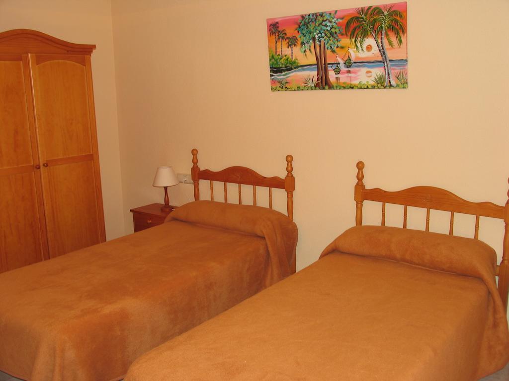 Hostal Imperial كريفايلنت الغرفة الصورة